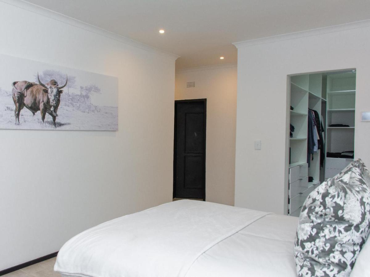 Zwelakho Furnished Apartments The Cube Йоганнесбурґ Екстер'єр фото