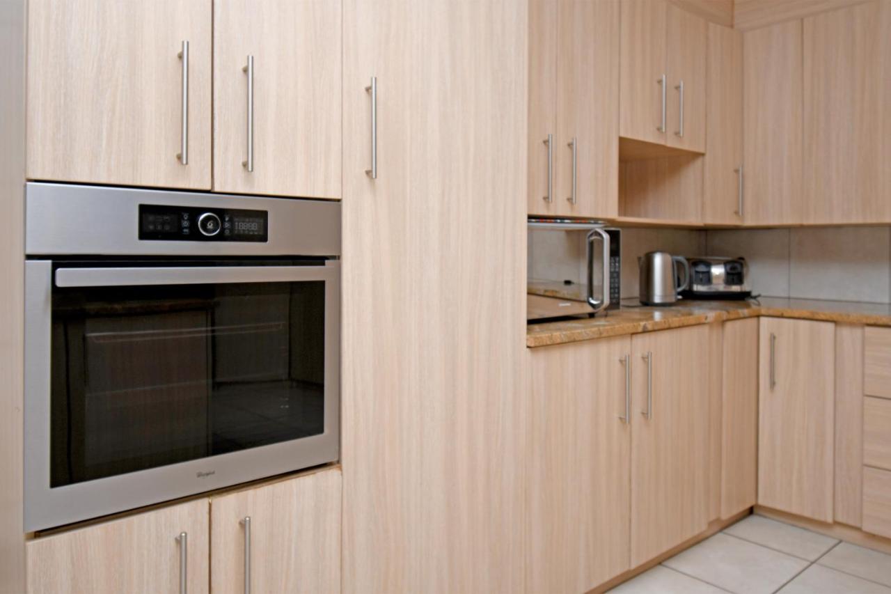 Zwelakho Furnished Apartments The Cube Йоганнесбурґ Екстер'єр фото