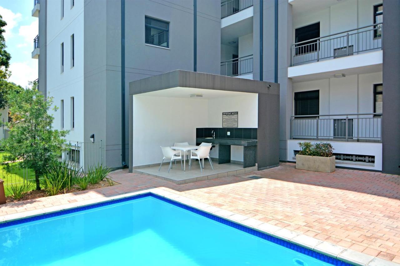 Zwelakho Furnished Apartments The Cube Йоганнесбурґ Екстер'єр фото