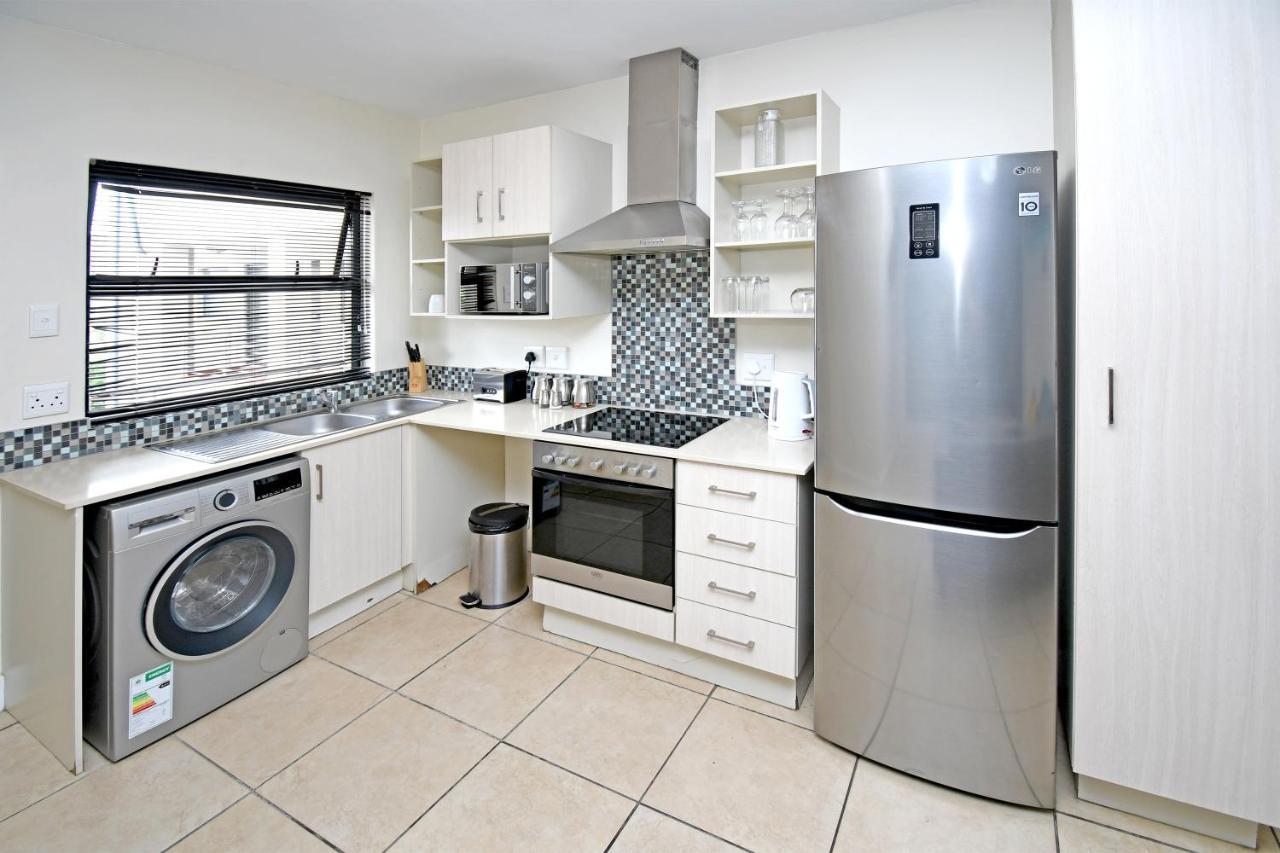 Zwelakho Furnished Apartments The Cube Йоганнесбурґ Екстер'єр фото