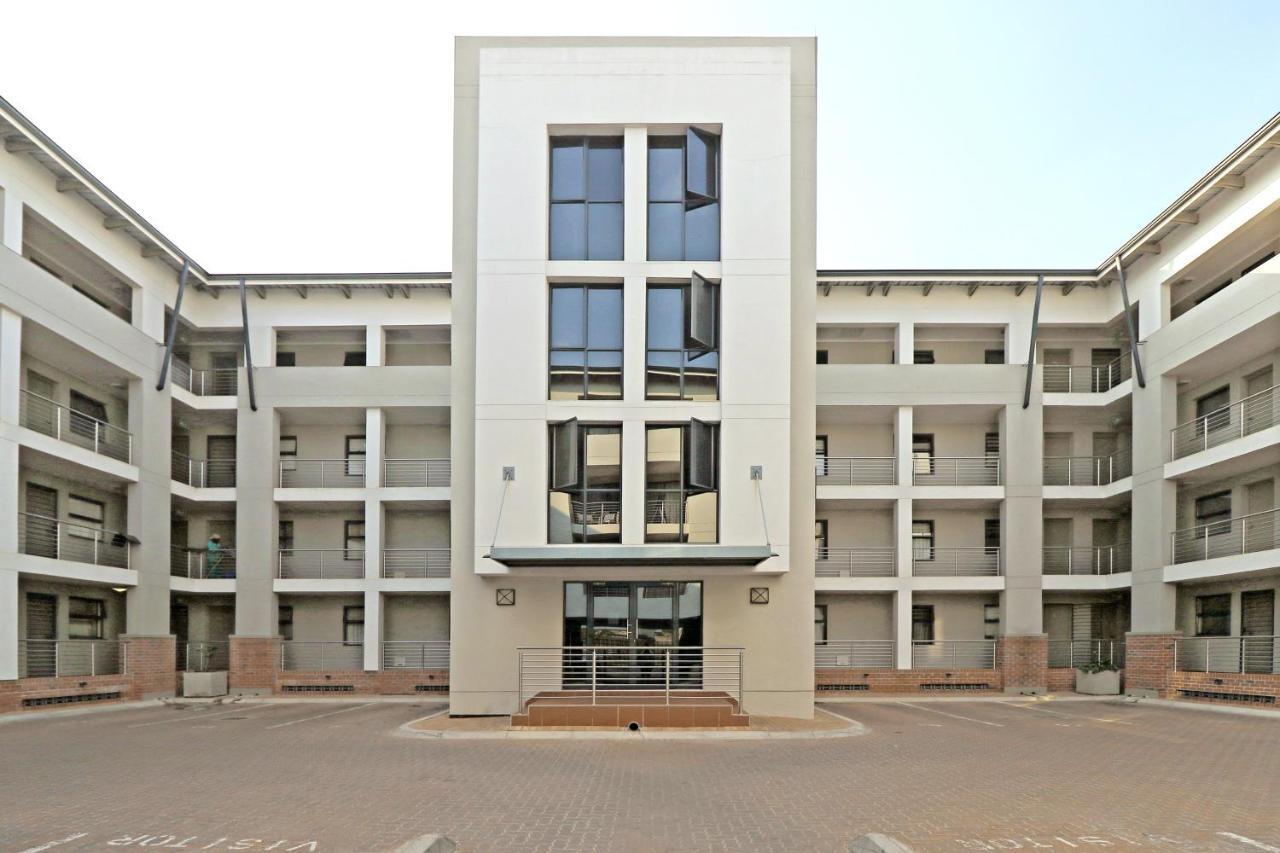 Zwelakho Furnished Apartments The Cube Йоганнесбурґ Екстер'єр фото