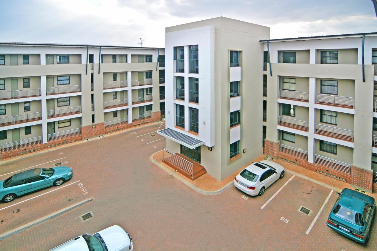Zwelakho Furnished Apartments The Cube Йоганнесбурґ Екстер'єр фото
