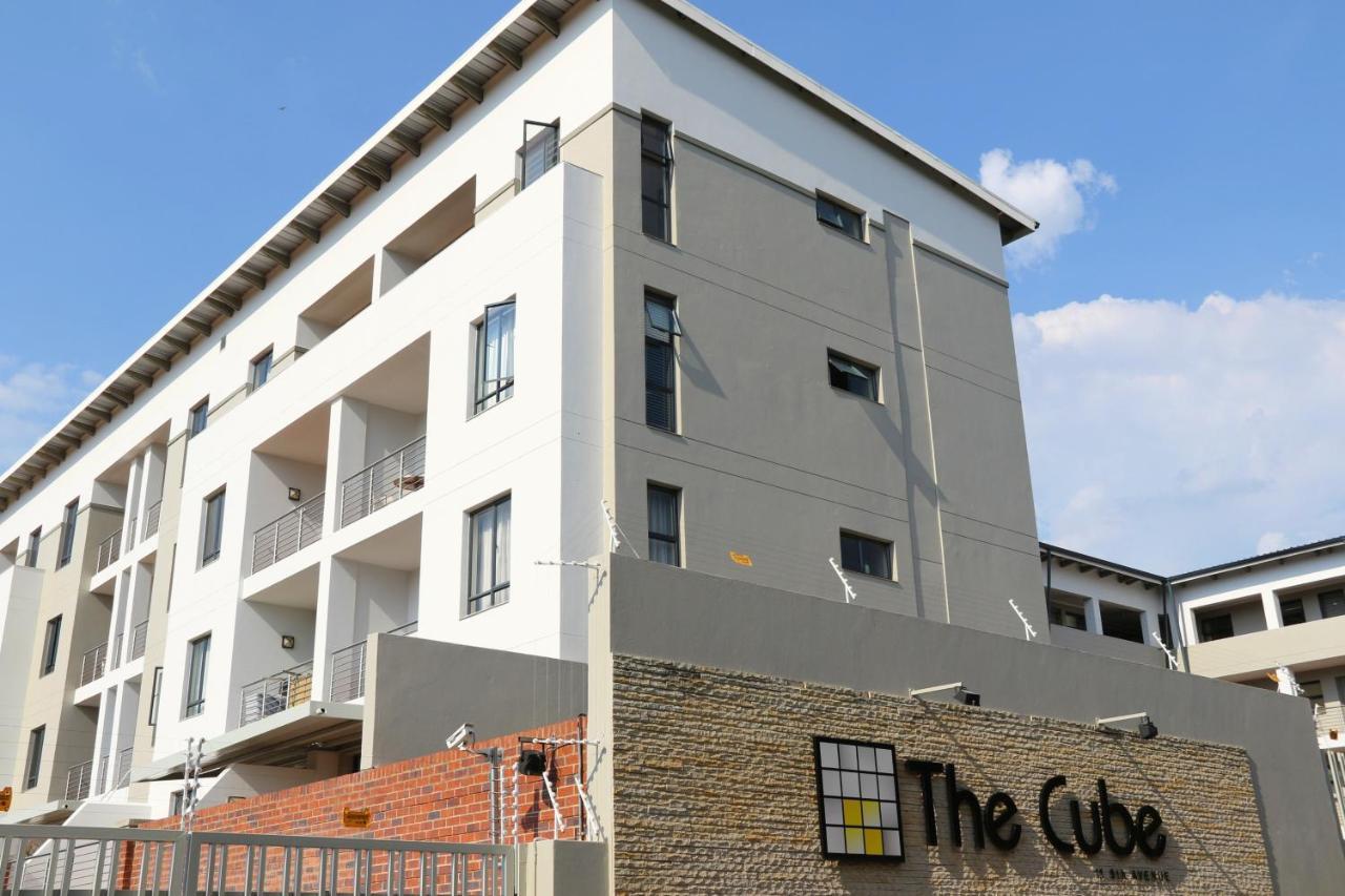 Zwelakho Furnished Apartments The Cube Йоганнесбурґ Екстер'єр фото